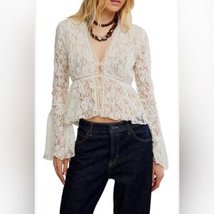 NWT FREE PEOPLE WHISPERING LOVE LACE TOP 🤍